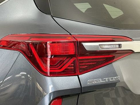 Used 2021 Kia Seltos EX AWD/4WD image 25