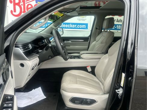 Used 2022 Jeep Wagoneer Series III w/ Premium Group I image 24