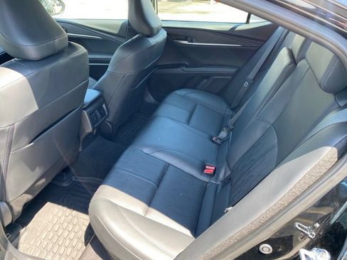 Used 2025 Toyota Camry XSE FWD image 9
