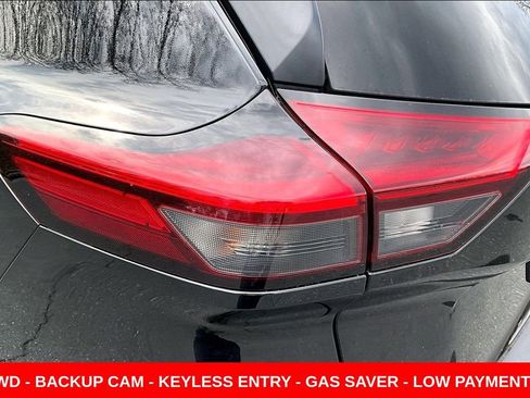 Used 2023 Nissan Rogue S image 22