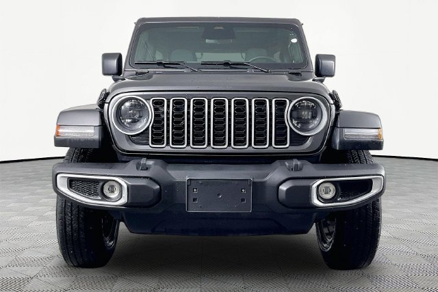 Used 2026 Jeep Wrangler Unlimited Sahara AWD/4WD image 2