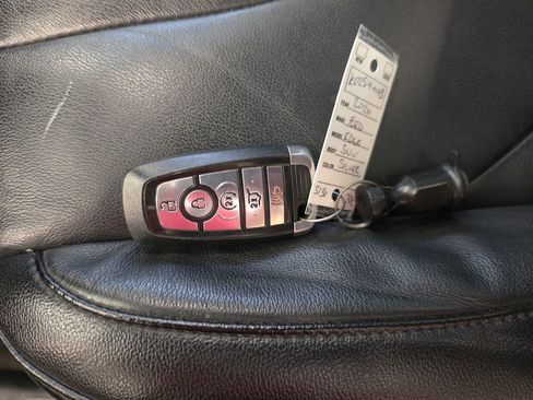 Used 2020 Ford Edge Titanium image 32