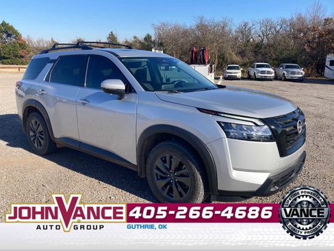 Used 2022 Nissan Pathfinder SV w/ SV Premium Package image 10