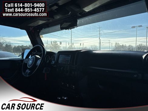 Used 2018 Jeep Wrangler Sahara w/ Connectivity Group image 28