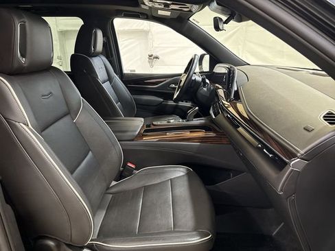 Certified 2022 Cadillac Escalade ESV Premium Luxury w/ Performance Package image 29