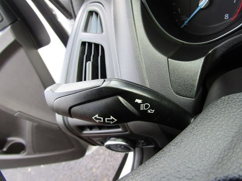 Used 2017 Ford Focus SE FWD image 9