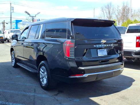 Used 2025 Chevrolet Suburban LT AWD/4WD image 4