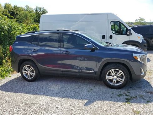 Used 2019 GMC Terrain SLE w/ Driver Convenience Package image 3