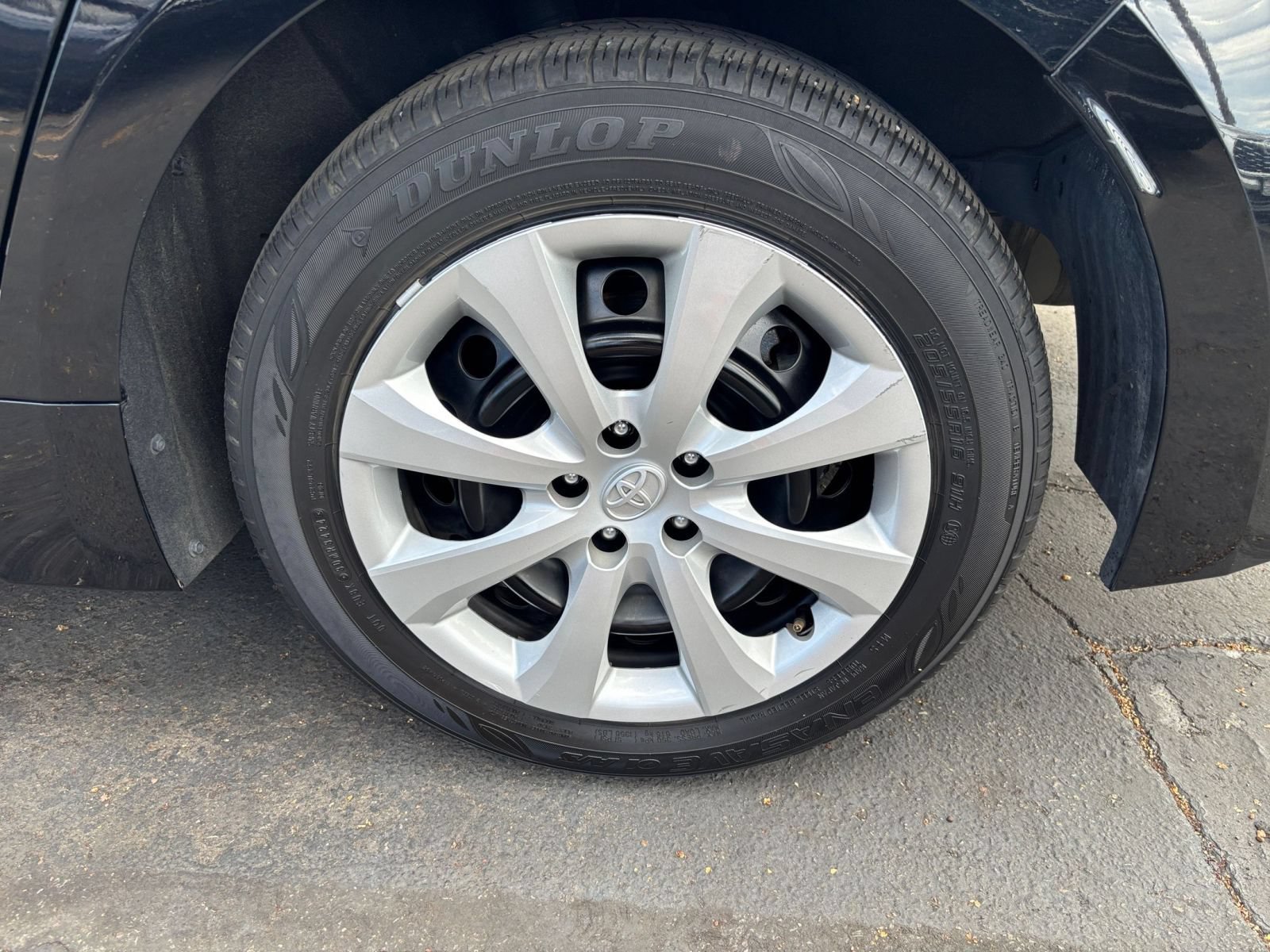 Used 2025 Toyota Corolla LE FWD image 27