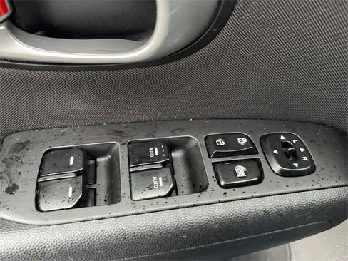 Used 2015 Kia Soul + image 26