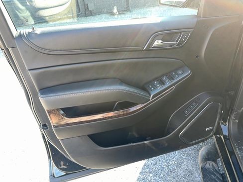 Used 2017 Chevrolet Suburban LT image 20