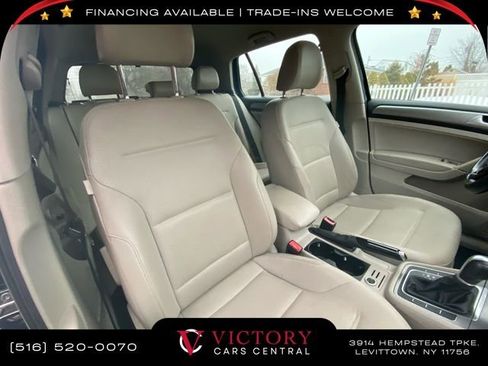 Used 2015 Volkswagen Golf S image 17