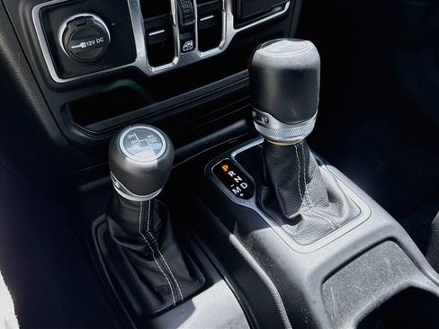 Used 2023 Jeep Wrangler Unlimited Sahara AWD/4WD image 18