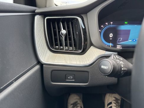 Used 2025 Volvo XC60 B5 Plus image 56