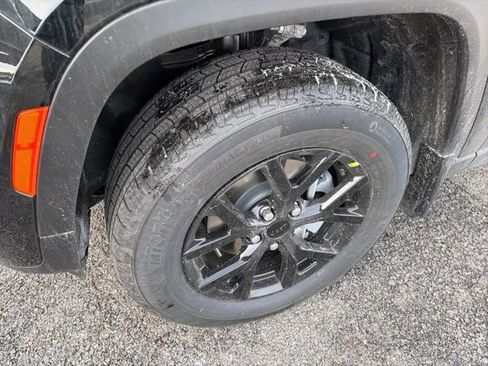 New 2026 Jeep Grand Cherokee Laredo image 7