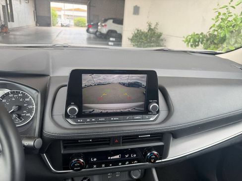 Used 2025 Nissan Rogue SV FWD image 25
