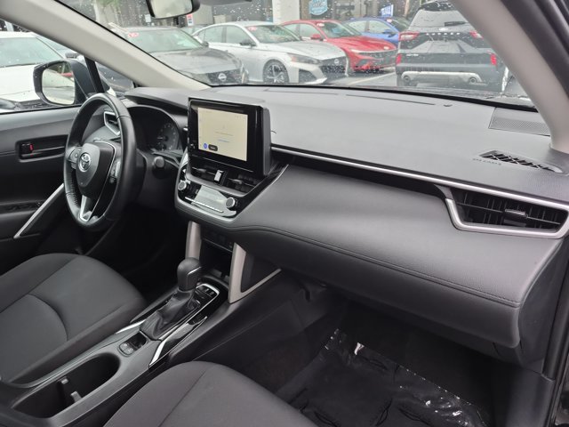 Used 2025 Toyota Corolla Cross LE FWD image 31