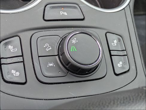Used 2022 GMC Terrain SLT w/ Infotainment Package II FWD image 25