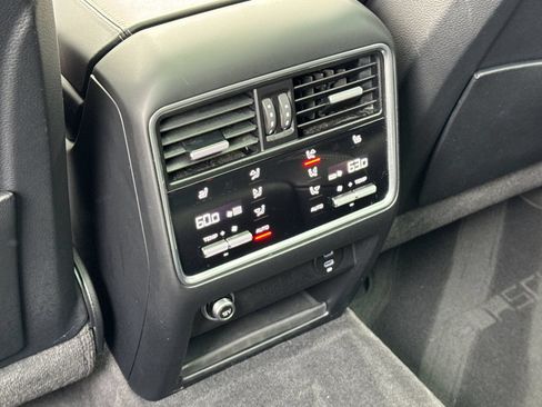 Certified 2023 Porsche Cayenne AWD/4WD image 14