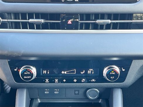 New 2025 Mitsubishi Outlander SE image 15