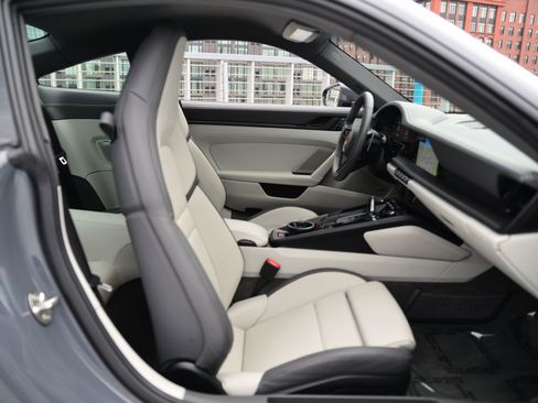 Certified 2025 Porsche 911 Carrera image 18