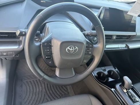 Certified 2025 Toyota Prius LE FWD image 16