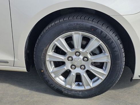 Used 2013 Buick LaCrosse Leather w/ Entertainment Package image 8