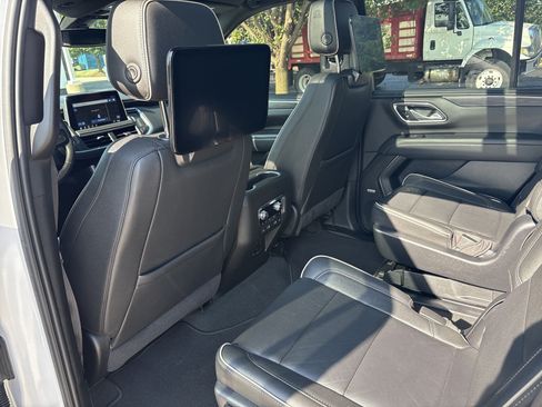 Used 2021 GMC Yukon SLT w/ SLT Premium Package AWD/4WD image 14