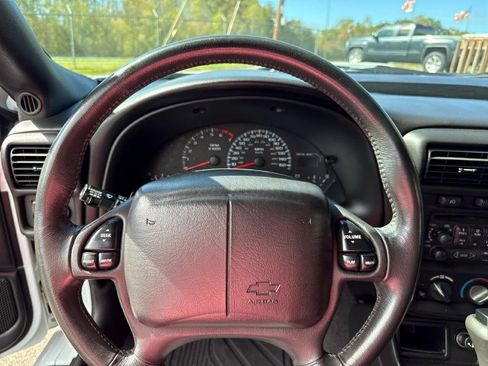 Used 2000 Chevrolet Camaro Z28 w/ SS Performance/Appearance Pkg image 7
