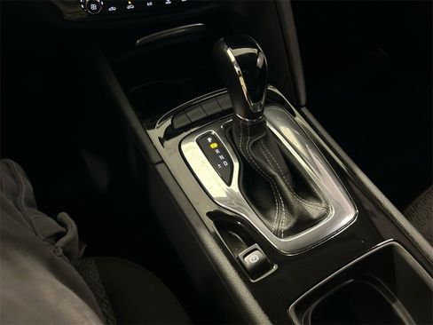 Used 2019 Buick Regal Preferred image 25