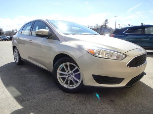 Used 2017 Ford Focus SE image 3