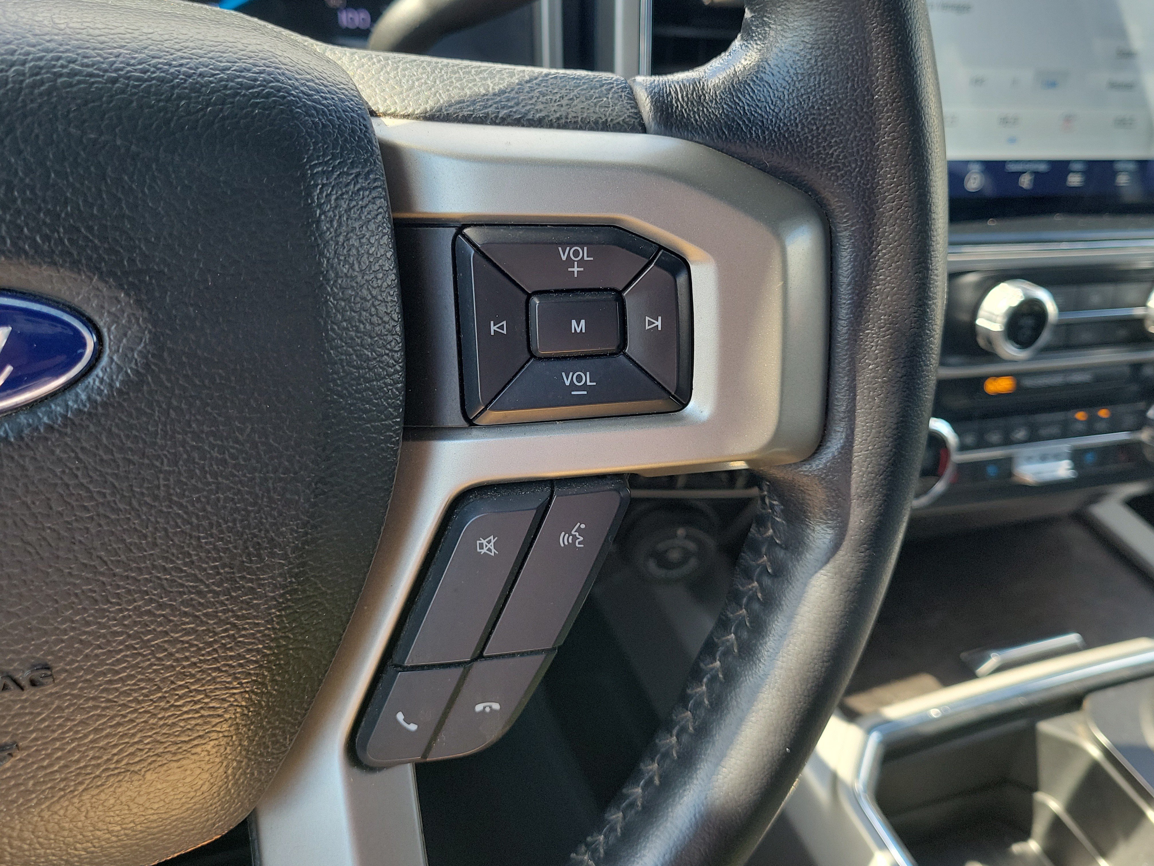 Used 2022 Ford F350 Lariat w/ Black Appearance Package AWD/4WD image 22