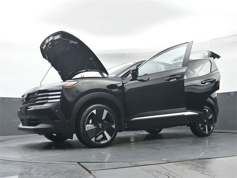 Used 2025 Nissan Kicks SR image 46