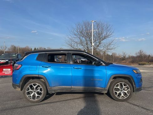 Used 2025 Jeep Compass Limited image 3