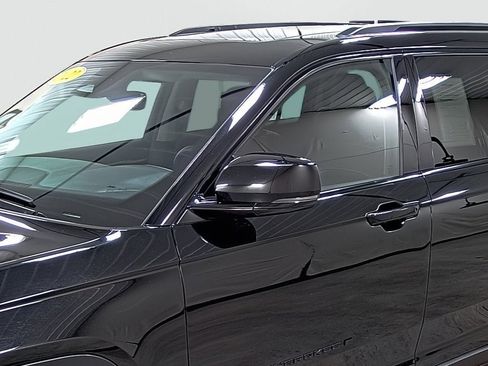 Used 2022 Jeep Grand Cherokee L Limited w/ Black Appearance Package AWD/4WD image 8