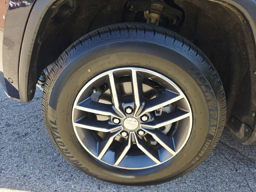 Used 2018 Jeep Grand Cherokee Limited AWD/4WD image 18