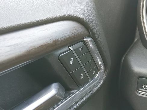 Used 2025 GMC Sierra 1500 SLT AWD/4WD image 24
