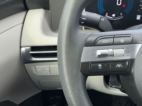 Certified 2025 Hyundai Tucson SE image 14