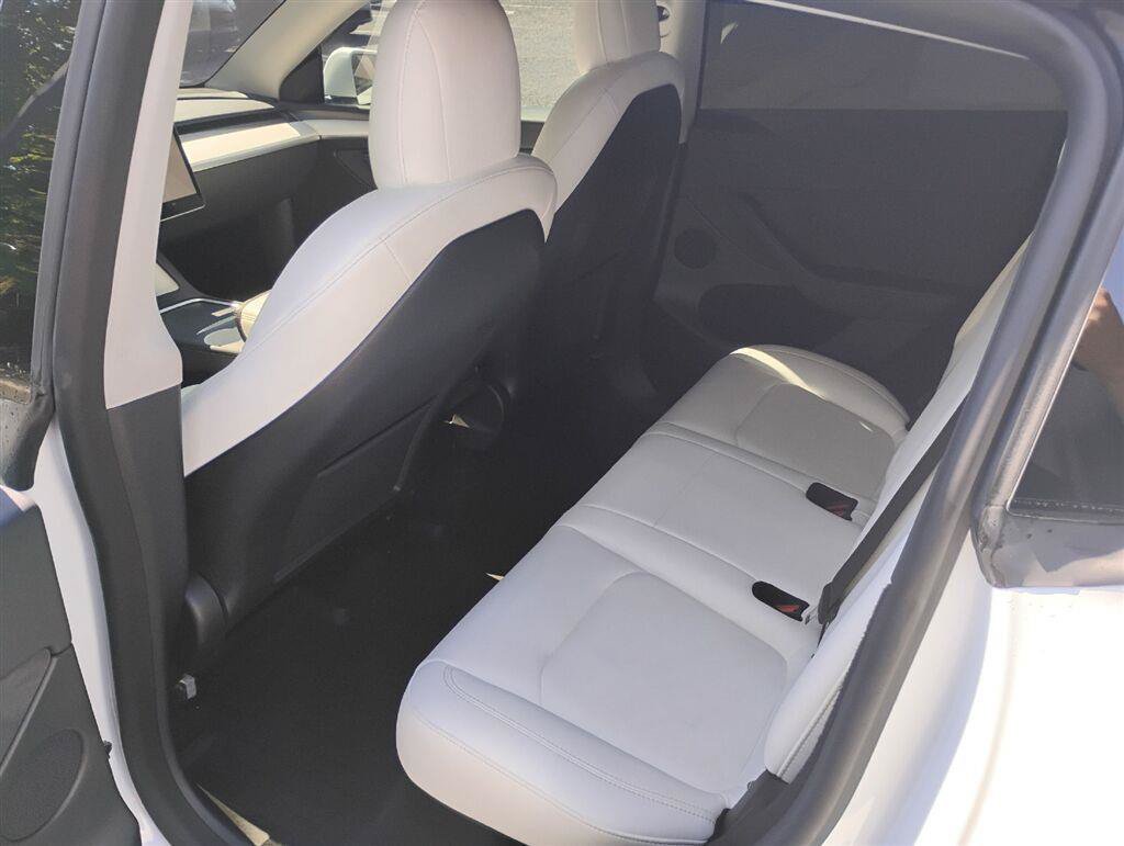 Used 2023 Tesla Model Y Performance AWD/4WD image 11