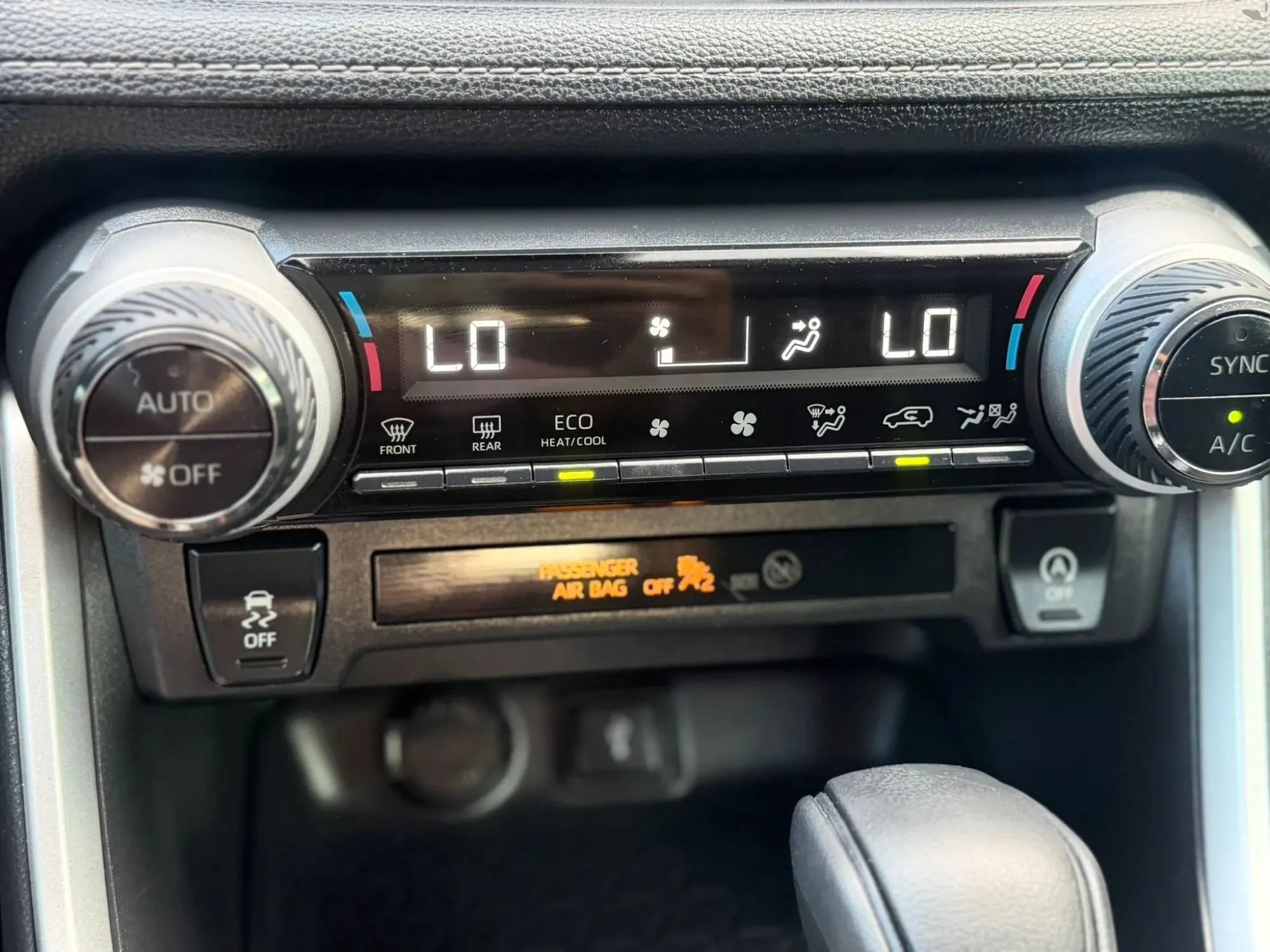 Used 2020 Toyota RAV4 XLE FWD image 30