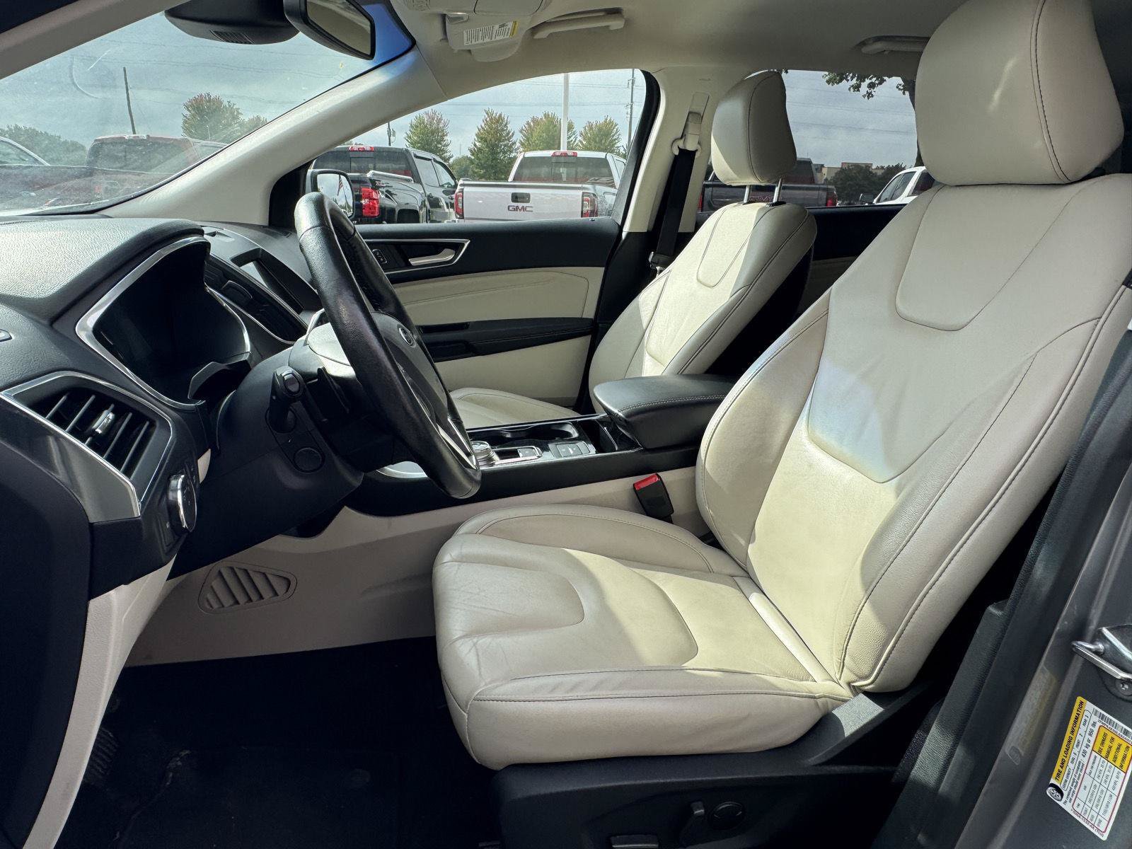 Used 2020 Ford Edge Titanium AWD/4WD image 4