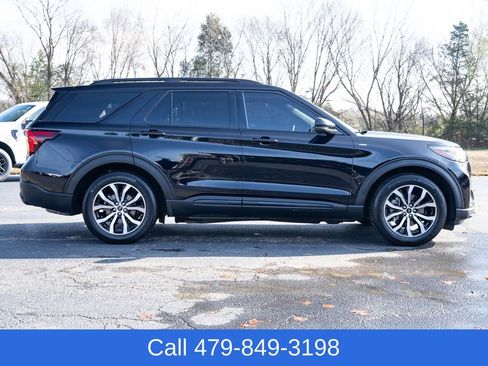 Used 2025 Ford Explorer ST-Line w/ Premium Package image 7