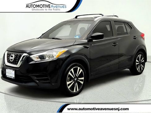 Used 2018 Nissan Kicks SV w/ Exterior Package FWD image 1