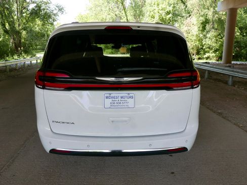 Used 2021 Chrysler Pacifica Touring-L image 32