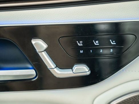 Used 2022 Mercedes-Benz EQS 580 4MATIC Sedan image 33