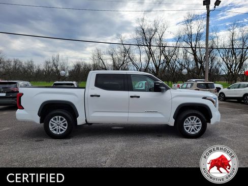 Used 2022 Toyota Tundra SR5 w/ SR5 Convenience Package image 7