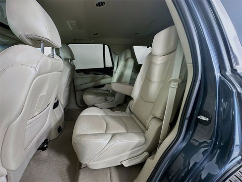 Used 2019 Cadillac Escalade Luxury image 25