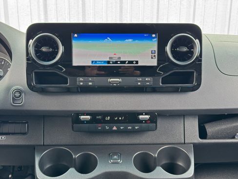 Used 2023 Mercedes-Benz Sprinter 3500 image 25