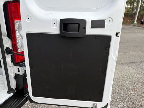 Used 2025 RAM ProMaster 2500 w/ Convenience Group FWD image 16