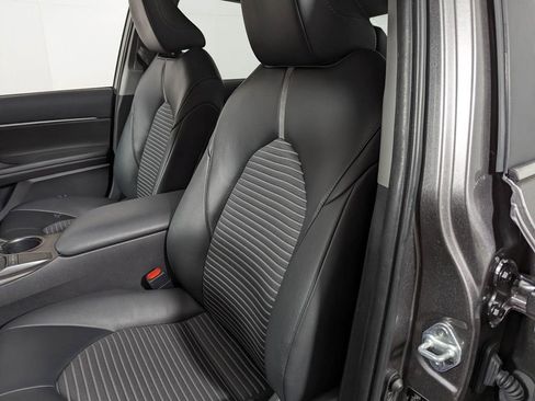 Used 2022 Toyota Camry SE image 14